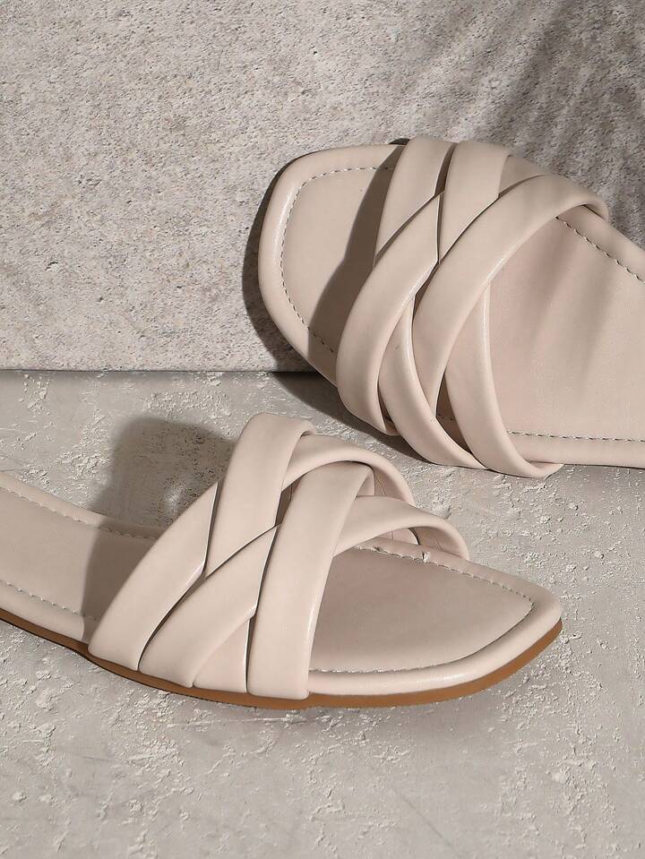 BEIGE COMFY SLIDES